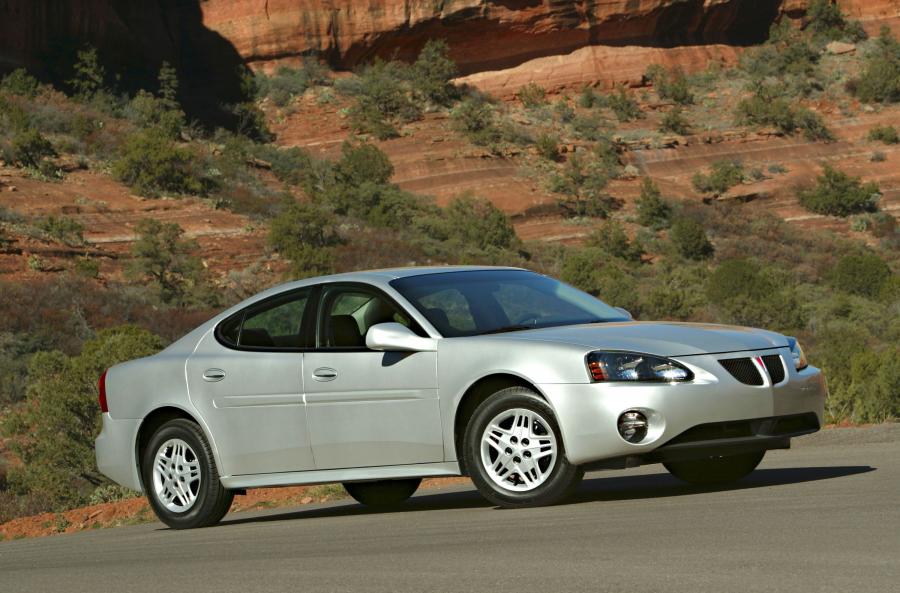  Pontiac Grand Prix 2005 года  (фото 17 из 44)